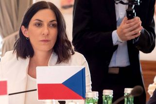 Babiš zpražil šéfku Sněmovny Pekarovou nejen za nízké platy kuchařů - fintag.cz