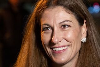 Eva Decroix vyrazila po milostné aféře s kolegou do Alp. Připojila tajemný vzkaz