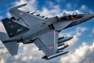 Rusové nechtějí riskovat drahé Su-57. Drony má lovit cvičný letoun