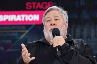Umělá inteligence může přechytračit lidi a sebrat jim kontrolu. IT celebrity volají po zastavení vývoje - Novinky