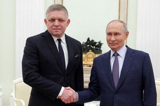 Ficova cesta na přehlídku v Moskvě: Koukat by měl i na účastníky invaze na Ukrajinu - Novinky
