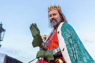 Po Karlově mostě projel v pět ráno Karel IV. s početnou družinou - Novinky