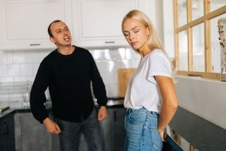 Emoční manipulátoři: Užívají techniky jako opravdoví gangsteři!