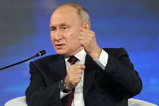 Dohodli jsme mír a stáhli se z Kyjeva, zazdili to Ukrajinci, tvrdí Putin a ukázal dokument - Novinky