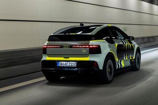 Audi křísí uznávaný prodejní propadák. Snižuje už tak absurdní spotřebu svého předchůdce