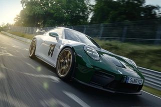Porsche představilo limitovanou 911 GT3 100 Jahre Nürburgring. Oslavuje nejslavnější německý závodní okruh