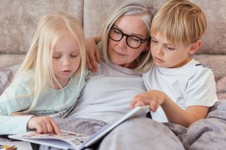 Dcera mi přivezla děti na víkend. Když v neděli oznámila, že nepřijede, musela jsem zrušit dovolenou - Médium.cz