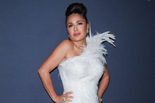 Salma Hayek fanouškům ráda ukazuje svůj bujný dekolt. Teď ale předvedla něco, co je naprosto dostalo - Super.cz