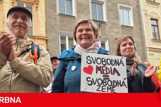 Stovky lidí v Olomouci protestovaly proti rušení koncesionářských poplatků a za svobodnou kulturu