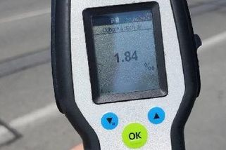 Otec na Novojičínsku vezl syna na skútru bez přilby. A ještě byl opilý - Novinky