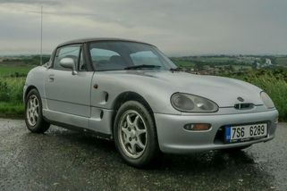 Suzuki Cappuccino je tak maličké, že se do něj skoro nevejdete. Výkonu také moc nemá, ale stejně je to neskutečná sranda! - Garáž.cz