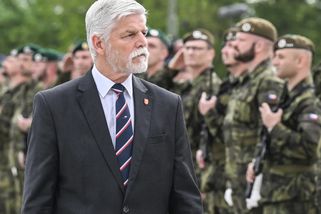 Výdaje na obranu by příští rok měly být přes dvě procenta, uvedl Pavel. Chce jednat s vládou - Echo24.cz