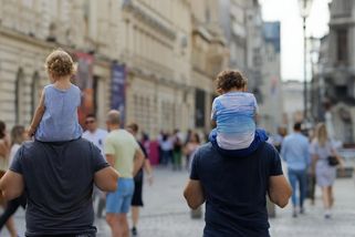 Evropa se dramaticky smršťuje. Kdo vydělá na důchody? Ve hře jsou tři skupiny