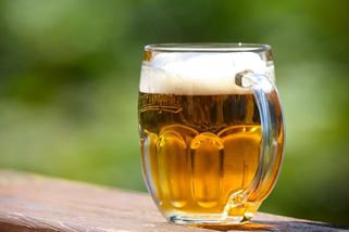 Chmelu bude málo a s méně hořkostí. Zdraží kvůli tomu pivo v hospodách?
