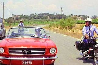 Louis de Funès přivezl Ford Mustang na filmové plátno dříve než James Bond, v Četnících si zahrála i Škodovka - Garáž.cz