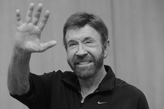 Odešla absolutní legenda, poctu složili Norrisovi Lundgren i Stallone - Novinky