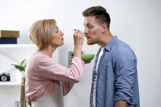 Pomoc, žiju s mamánkem! 7 znamení, podle kterých ho zaručeně odhalíte, a neměla byste je tolerovat - Proženy.cz
