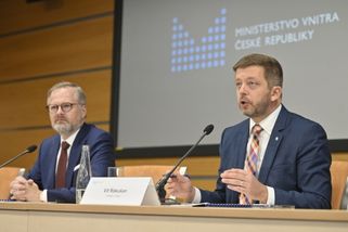 Deník N: Vláda má plán pro boj s dezinformacemi, chce stíhat šiřitele