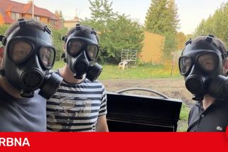Grilovačka v plynových maskách? Litovel dál vede bitvu s neúnosným smradem