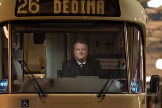 Recenze: Kdyby byl Bůh tramvaják. Seriál Boží plán je sympatická oddechovka - Seznam Zprávy