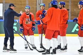 MS hokej | Hokejisté ve Švýcarsku cvičili speciální formace - Sport.cz