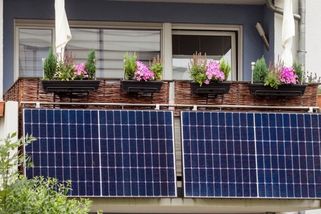 Šetřete díky balkonové solární elektrárně! Levné prodává Lidl, OBI a e-shopy. Přetoků se nebojte, říká odborník