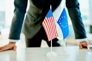 Ekonomika EU jde ke dnu, jasně ukazují nové grafy Eurostatu
