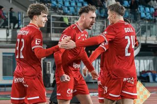 Nejhorší rebrand ve fotbale? Pardubice ukázaly nové logo, schytávají výsměch od fanoušků i Hradce