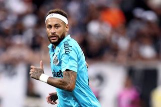 Neymar splnil osmiletému klukovi sen. Vzápětí ale dítě ze stadionu musela eskortovat policie - Sport.cz