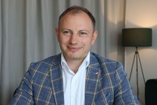 Otevřel dveře proruské sebrance a kriminálníkům, v...