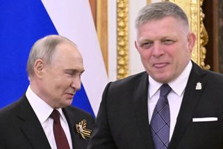 Máte takovou sportovní chůzi, lichotil Putin Ficovi. Maladěc, poplácal ho po rameni Lukašenko - Novinky