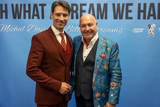 V anglické verzi písně Michala Davida zpívají Billy Idol, Richard Marx, Kimbra či Il Divo. Stala se hymnou charitativní organizace - Novinky