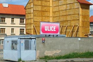Seriál Ulice jako špatný vzor pro život. Opilá ředitelka školy a veselá cigareta pro celou rodinu - Médium.cz