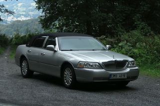 Tento luxusní Lincoln nakonec zloděj nechal být, a tak jsme se mohli skvěle povozit - Garáž.cz