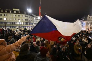 Pavlovi příznivci se sešli před Národním muzeem, nový prezident je přišel pozdravit - Novinky