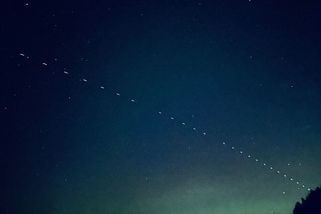 Bude to jako 100 tisíc úplňků, popisují astronomové efekt Muskových satelitů - Seznam Zprávy