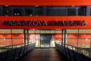 Stovka studentů hrozí brněnské univerzitě žalobou kvůli covidovým opatřením - Novinky