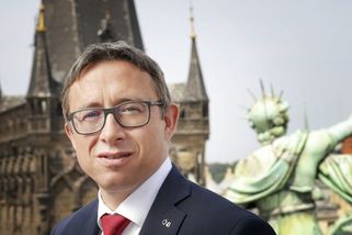 Závazek snižovat schodky je science fiction, říká bývalý radní ČNB Holub