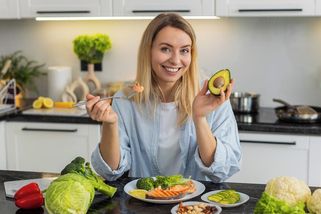 Myslíte si, že stačí víc cvičit a míň jíst? K efektivnímu spalování kalorií je důležitých ještě dalších 6 věcí