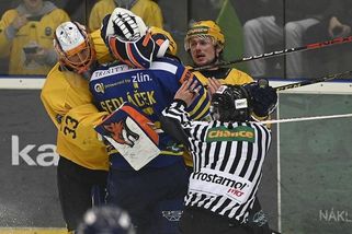 Vsetínskému brankáři Vošvrdovi vyhrožují na sociálních sítích vyvražděním rodiny - Sport.cz