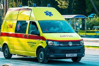 Češi hazardují před sanitkami. Tohle pravidlo platí, i když svítí zelená