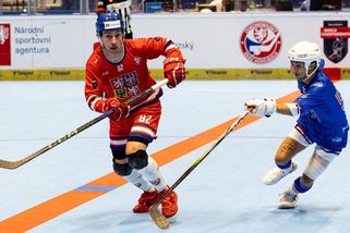 Hokejbalisté porazili i USA, ovládli skupinu a čeká je Velká Británie - Sport.cz