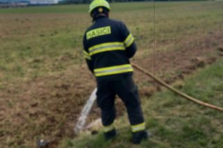 Pyrotechnik rozhodl o kontrolovaném odpalu nalezené munice. Hasiči zajistili místo proti požáru | hasici.cz