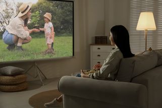 Češi tím začali nahrazovat televize. Model z Lidlu teď zlevnil o 40 %, je pod 2 000 Kč