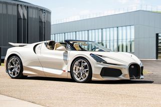 Bugatti ukázalo poslední sériové auto s motorem W16