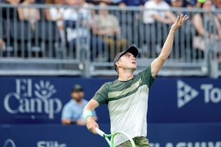 Český tenista ustál provokace publika i špinavou taktiku. Po mečbolu to jiskřilo u sítě - Sport.cz
