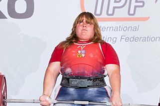 Dechberoucí. Česká juniorka je královnou planety, zvedla rekordních 620 kilogramů