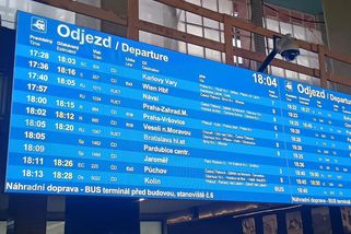 Vlaky stojí, auta jedou. Cesta rychlíkem mezi Třebovou a Prahou je nyní za trest