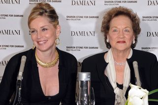 Sharon Stone odhalila rodinné trauma: Když matka umírala, musela ji ignorovat
