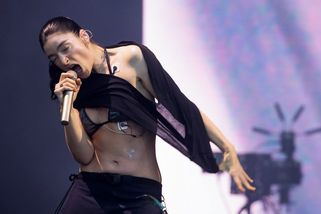 Lorde fascinovala, Peaches šokovala. Divokou dámskou jízdou skončil festival Colours of Ostrava - Novinky